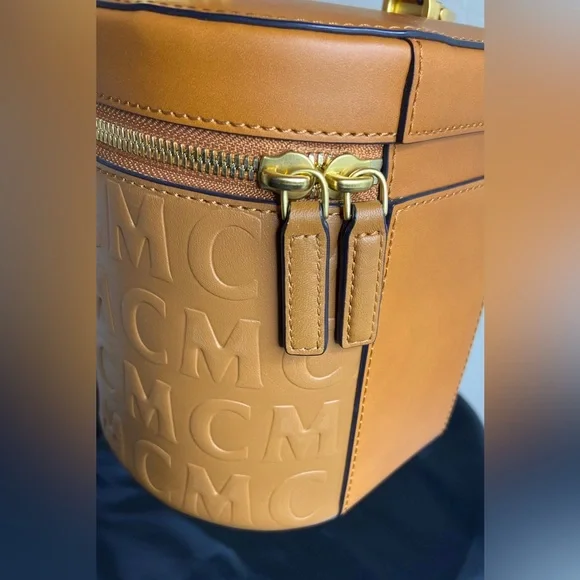 MCM-Bucket Bag - Picture 7 of 17